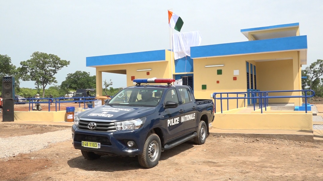 Côte d'IvoireMali / Le poste de police frontière de Tièfinzo pour la